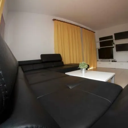 84 Con Piscina Privada *