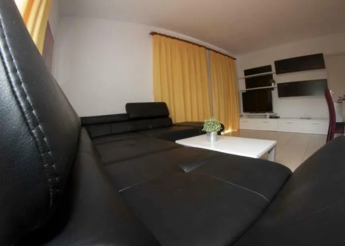 84 Con Piscina Privada *